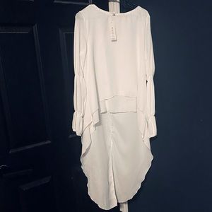 Lovely blouse long in back short in front size small. Comfy and cute